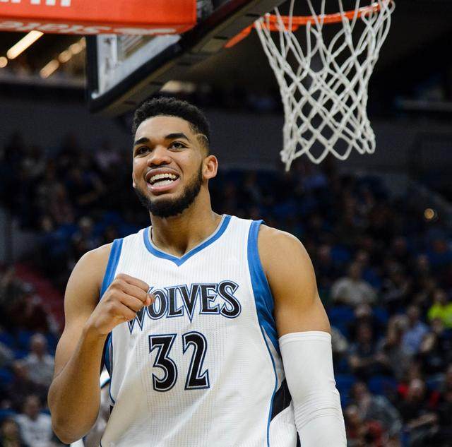 体育西甲重启 塞维利亚德比战2-0轻取贝蒂斯